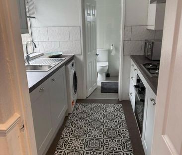 1 bedroom in a house share to rent - Photo 4