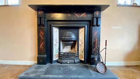 5 bedroom detached bungalow to rent - Photo 2