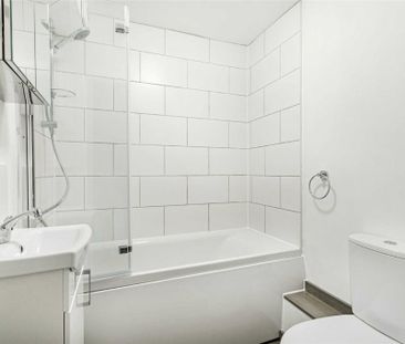 Elms Crescent, London, SW4 - Photo 1