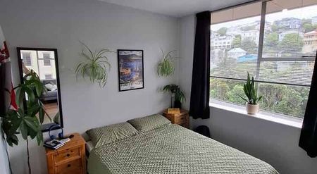 Warm, bright 2 bed city apartment with views - Photo 3