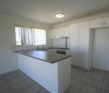 Family Home in Riverview Estate! - Photo 4