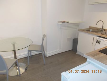 Student Properties to Let - Photo 3