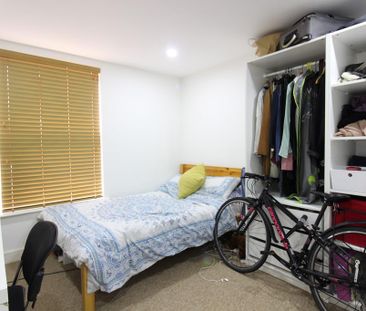 6 bedroom terraced house to rent - Photo 3