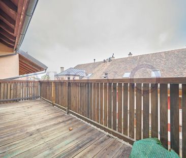 SPACIOUS TRI-LEVEL WITH CHARM AND BALCONY-TERRACE - Foto 6