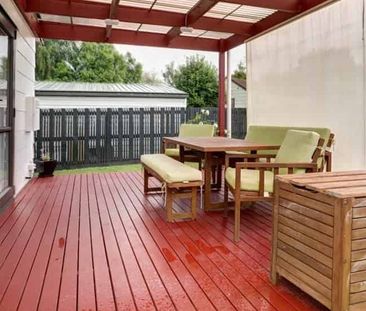 Charming Fitzroy 2BR house with North facing Deck - Photo 2