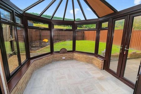 River Glade, Gwaelod-y-garth, CF15 - Photo 5