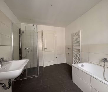 Wohntraum! Sanierte 2 Raumwohnung mit großem Balkon + modernem Bad ... - Photo 3