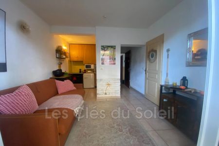Location appartement studio 17 m² Hyères - Photo 2