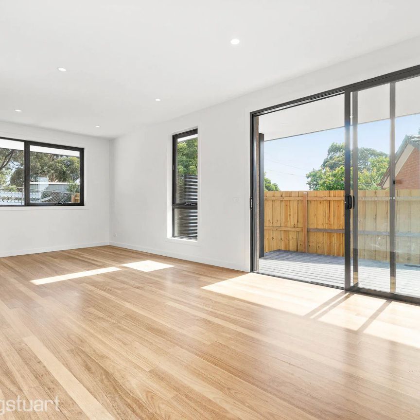 Brilliant and Beautiful - Photo 1