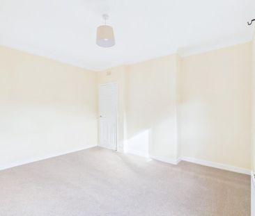3 bedroom flat to rent - Photo 3