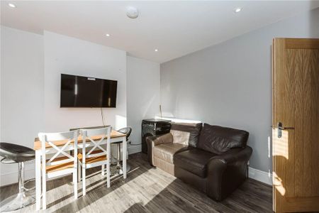 5 bedroom end of terrace house to rent - Photo 2