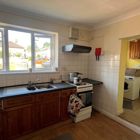 1 bedroom in a house share to rent - Photo 3