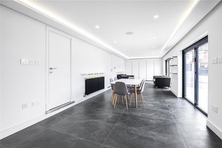 5 bedroom detached house to rent - Photo 3