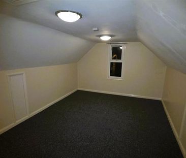 3 bedroom flat to rent - Photo 3