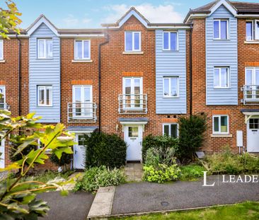 4 bedroom town house to rent Weavers Close - Photo 3