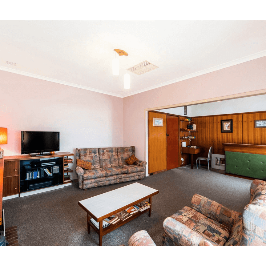 2-Bedroom 1-Bathroom House in Cloverdale! - Photo 1