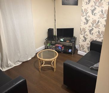 Room in a Shared House, Ivanhoe Street, LE3 - Photo 1