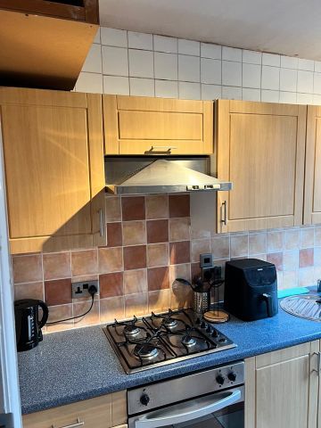 Room in a Shared House, Constance Road, CR0 - Photo 3