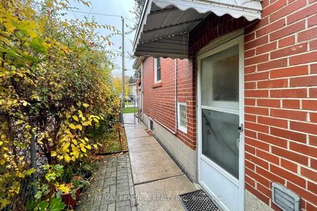 For Lease - 28 Irvington Crescent Unit# Main, Toronto, Ontario - Photo 4