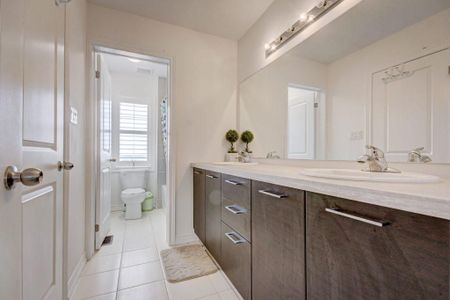 For Lease - 58 Ridge Gate Crescent, East Gwillimbury, Ontario - Photo 4