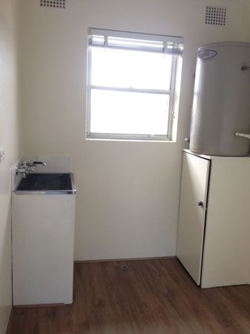 West Tamworth upstairs unit - Photo 5