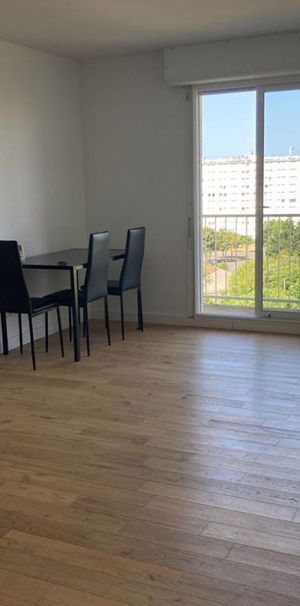 Location Appartement 2 pièces Meublé 53m² LA ROCHELLE 17000 - Photo 1