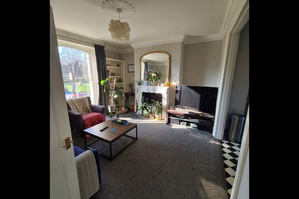 3 Bed Semi-Detached House, Glengall Road, SE15 - Photo 1