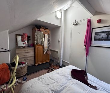 2 Bed Flat, Chesterfield Road, BS6 - Photo 4