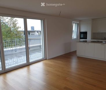 Spacious 4.5-Room Attic Apartment with Two Large Terraces in Dübendorf - Foto 3