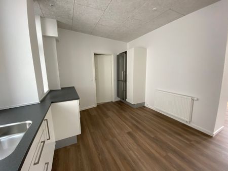 Total nyrenoveret 2 værelses lejlighed.. - Photo 5