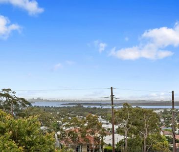 Bright One-Bedroom Apartment with City & Water Views - Photo 5