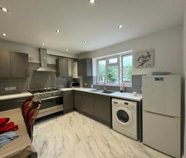 3 bedroom semi-detached house to rent - Photo 6