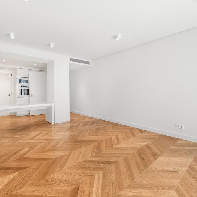 1 Bedroom Apartment with parking, Saldanha, Lisboa - Photo 1