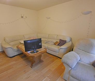 5 bedroom semi-detached house to rent - Photo 3