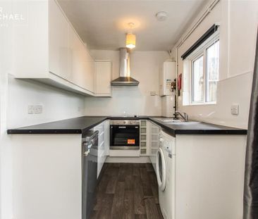 4 bedroom end of terrace house to rent - Photo 5