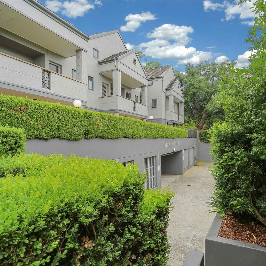 Light & Bright Unit in Perfect Location! - Photo 1