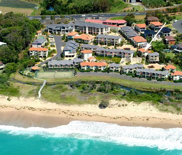 Resort living at Sapphire Beaches 'Aqualuna' - Photo 3