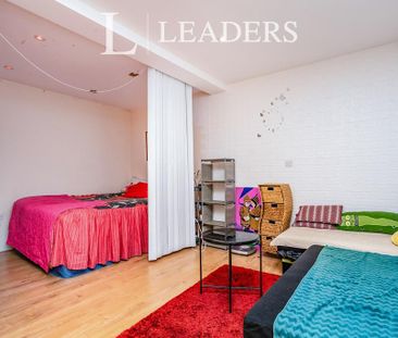 Studio to rent - Photo 5