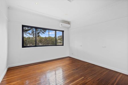 Renovated 2 Bedroom Home - Corner Block - Photo 2