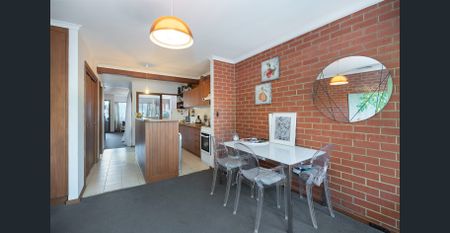 Charming Fully Furnished Townhouse in heart of CBD! - Photo 4