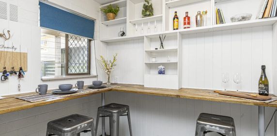 Stylish Two-Level Townhouse with Private Courtyard - Photo 2