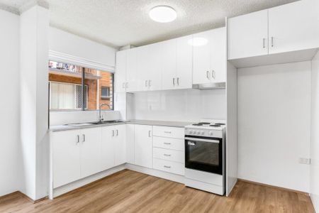 Modern 2 bedroom unit - Photo 4