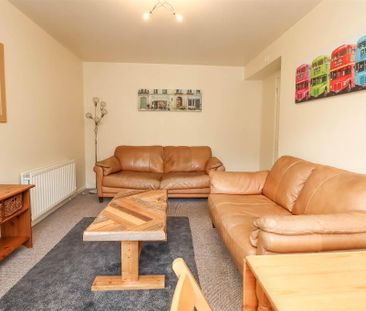 38a Dundonald Heights, Dundonald, Belfast, BT16 1XL - Photo 1