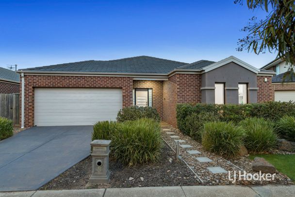8 Mystic Grove, Point Cook VIC, Belconnen - Photo 1