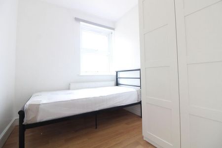 3 bedroom flat to rent - Photo 5