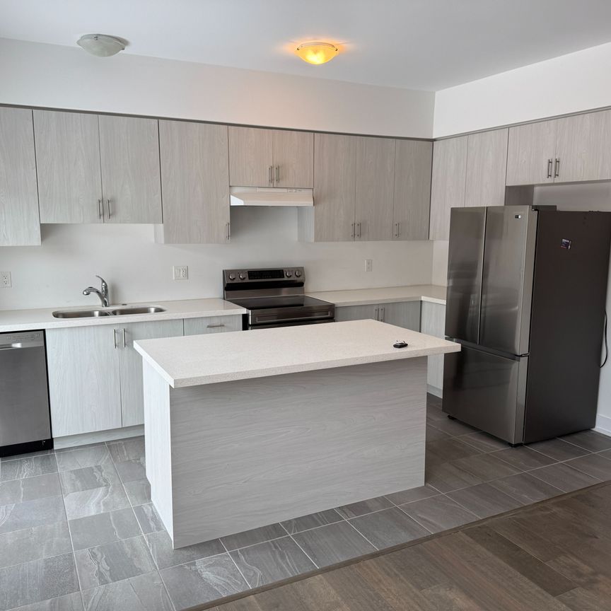 For Lease - 33 Turnberry Lane, Barrie, Ontario - Photo 1