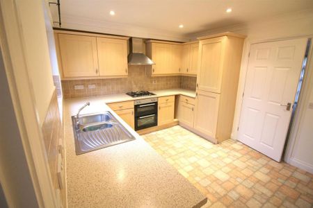 3 bedroom terraced house to rent - Photo 3