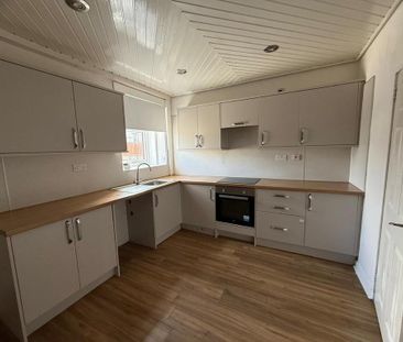 3 bedroom terraced house to rent - Photo 6