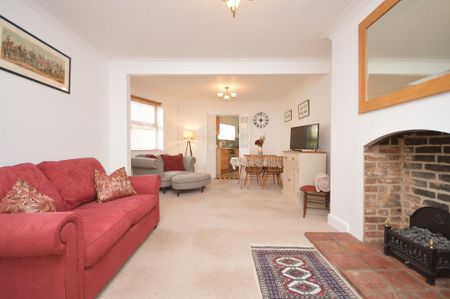 2 bedroom end of terrace house to rent - Photo 3