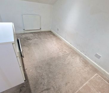 3 Bed Flat, Morden Road, SW19 - Photo 5